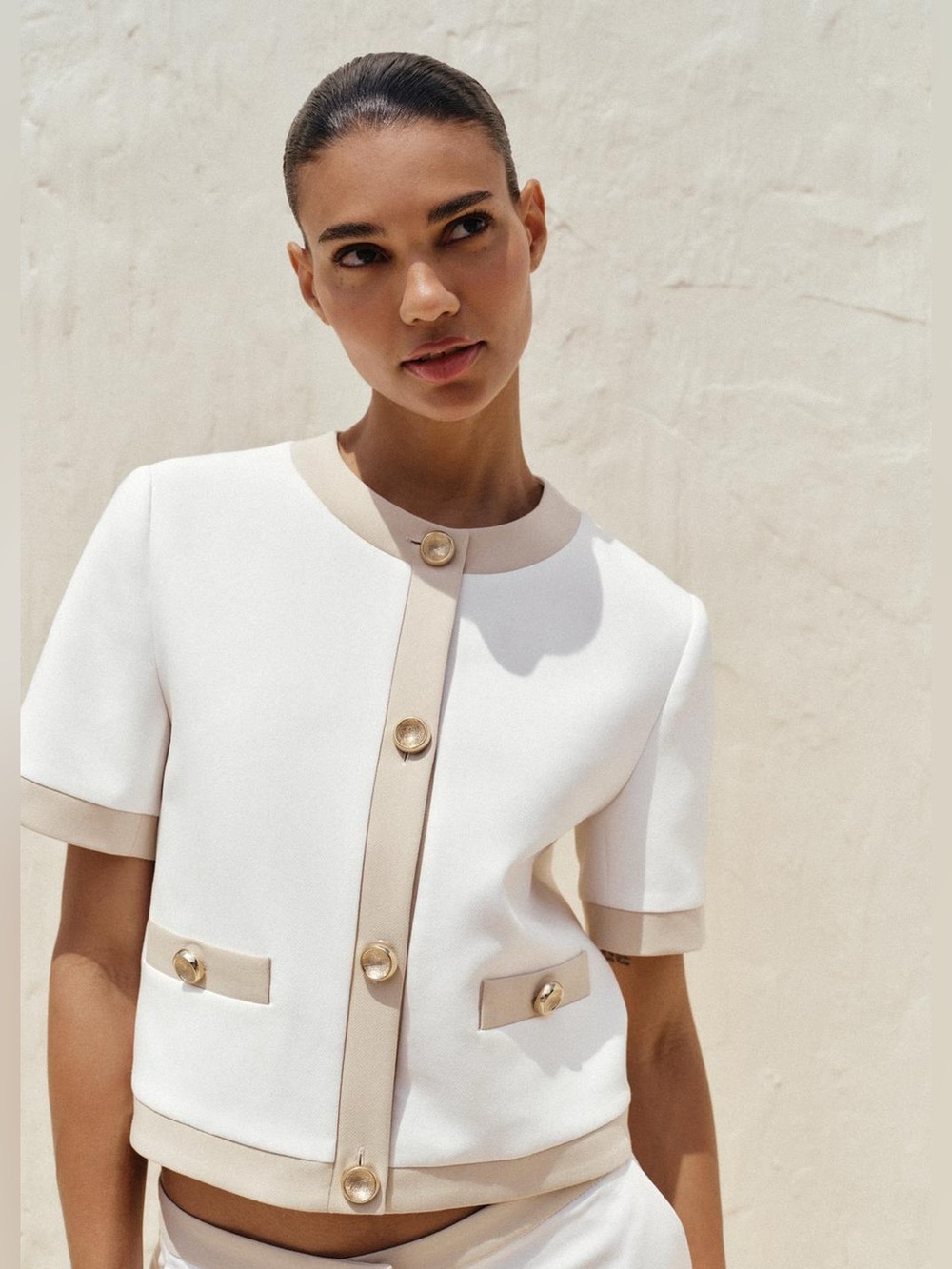NWOT. Zara Oyster White Viscose Short-Sleeved Mixed-Material Blazer. Size XL.